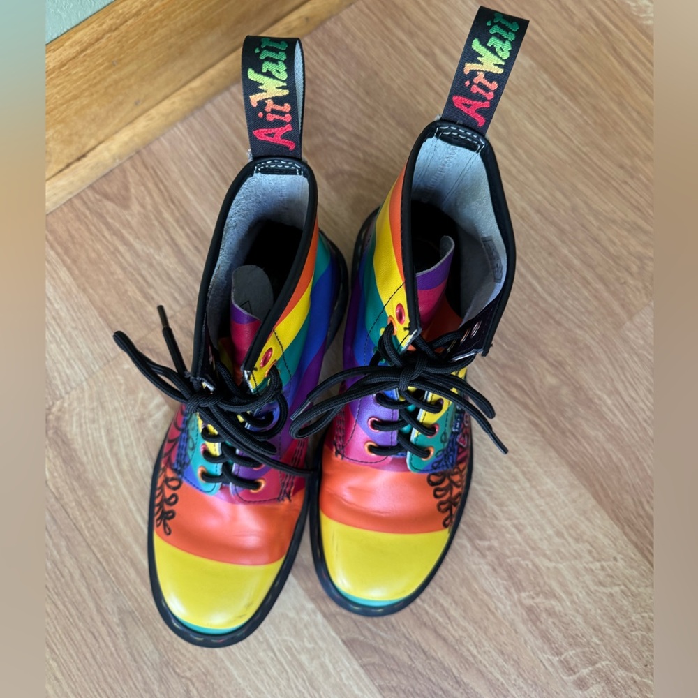 Dr Martin Rainbow Pride Lace Up Boot Sz 8 - Picture 8 of 8